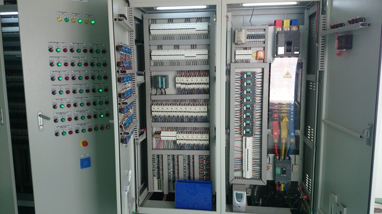 Tủ điện xử lý nước thải PLC - Công Ty Cổ Phần Đầu Tư Phát Triển QTK Hà Nội